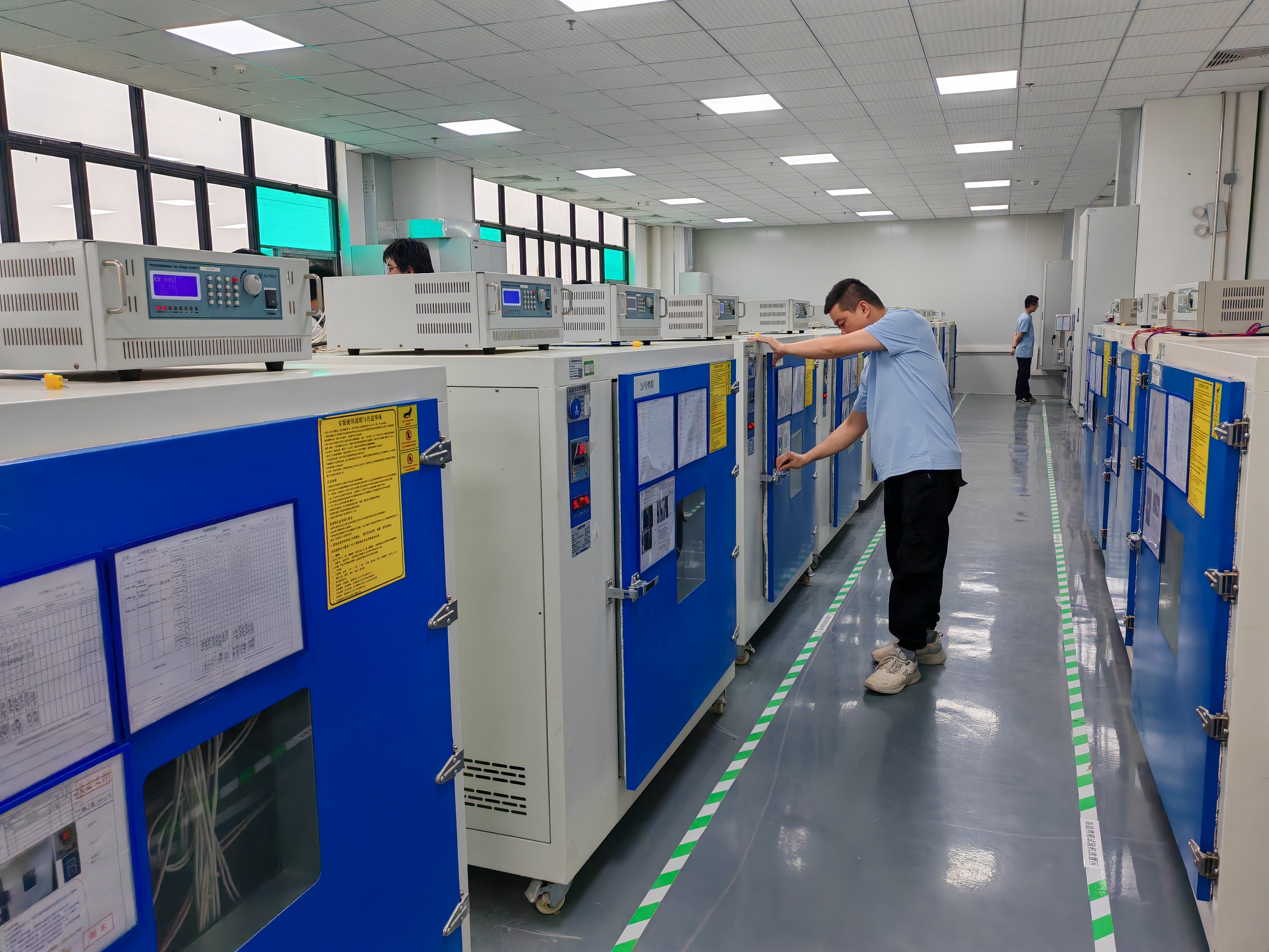 晟辉的老化实验室。图源 晟辉公司